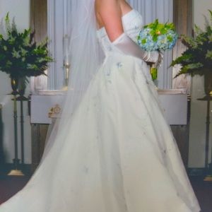 David's Bridal wedding dress. Brand new with tags👰🏻‍♀️